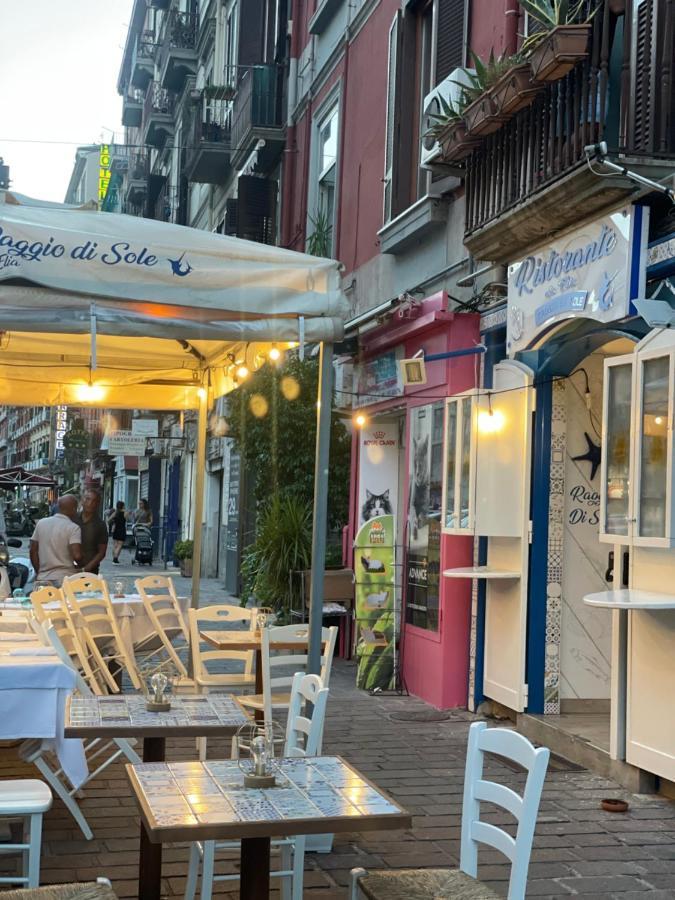 2 Passi A Napoli Acomodação com café da manhã Exterior foto