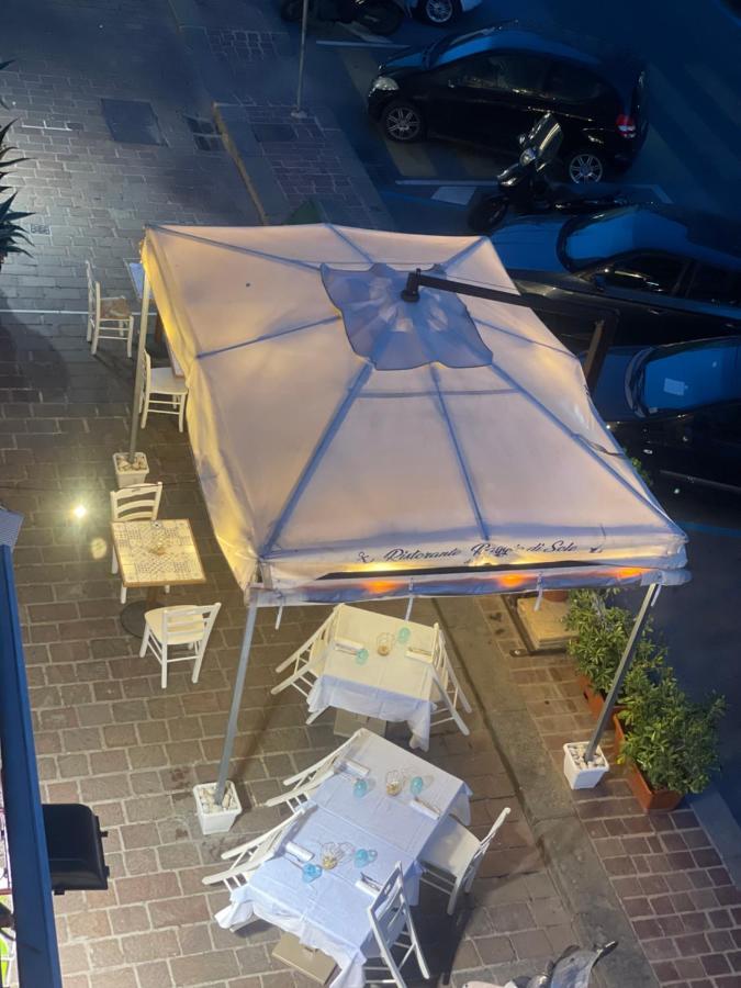 2 Passi A Napoli Acomodação com café da manhã Exterior foto